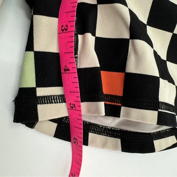 Fabletics Motion Checkerboard Biker Shorts Size M - Picture 9 of 9